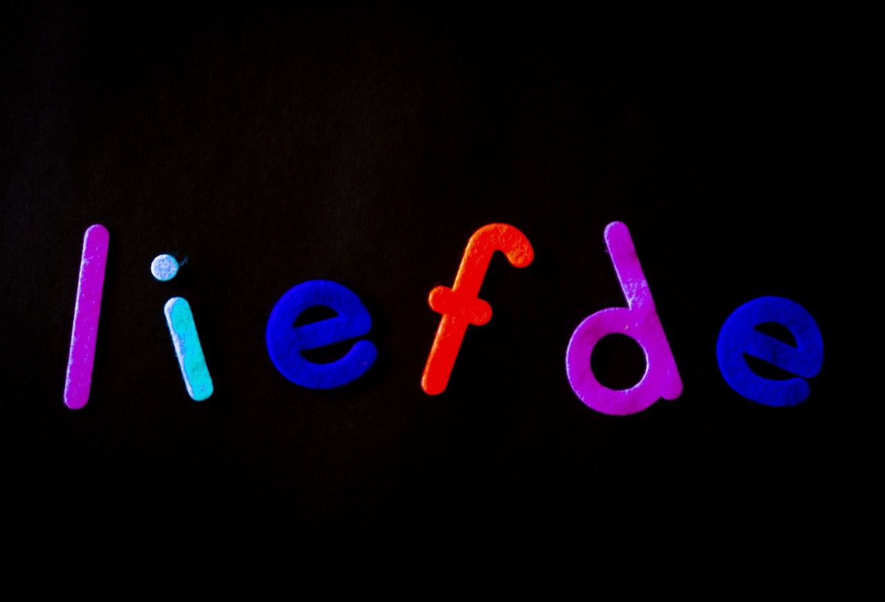 What is An Ascender In Typography: Explanation and Examples